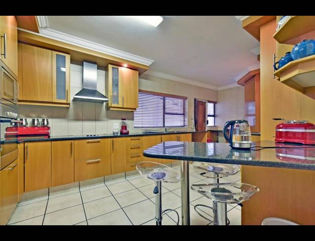 5 BEDROOM HOUSE FOR SALE IN GLENVISTA